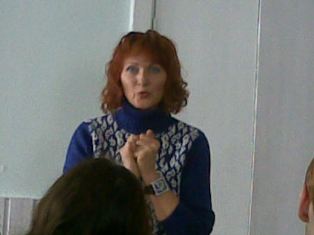 Ірен Роздобудько розповідає студентами київського національного університету імені М.П. Драгоманова 